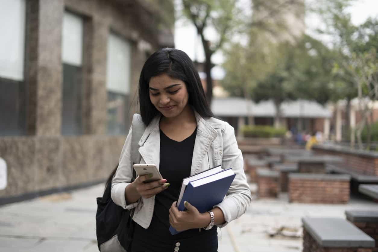 EUA expandem serviços globais de vistos de estudante