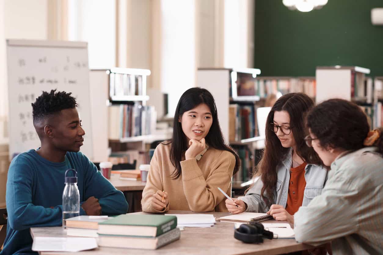 6 em cada 10 estudantes procuram ensino internacional para oportunidades de curso