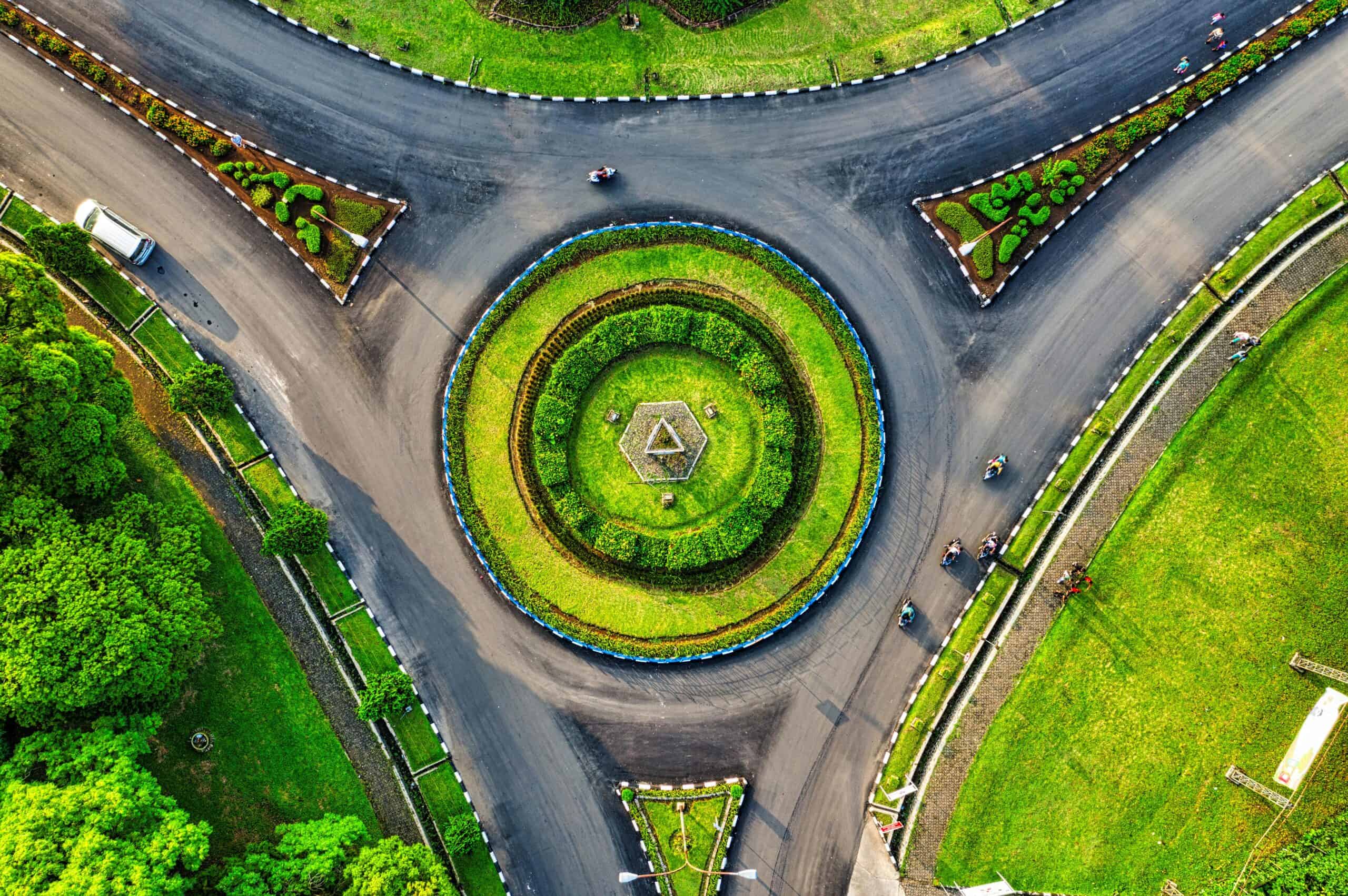 Vistas da faia: baloiços e rotundas