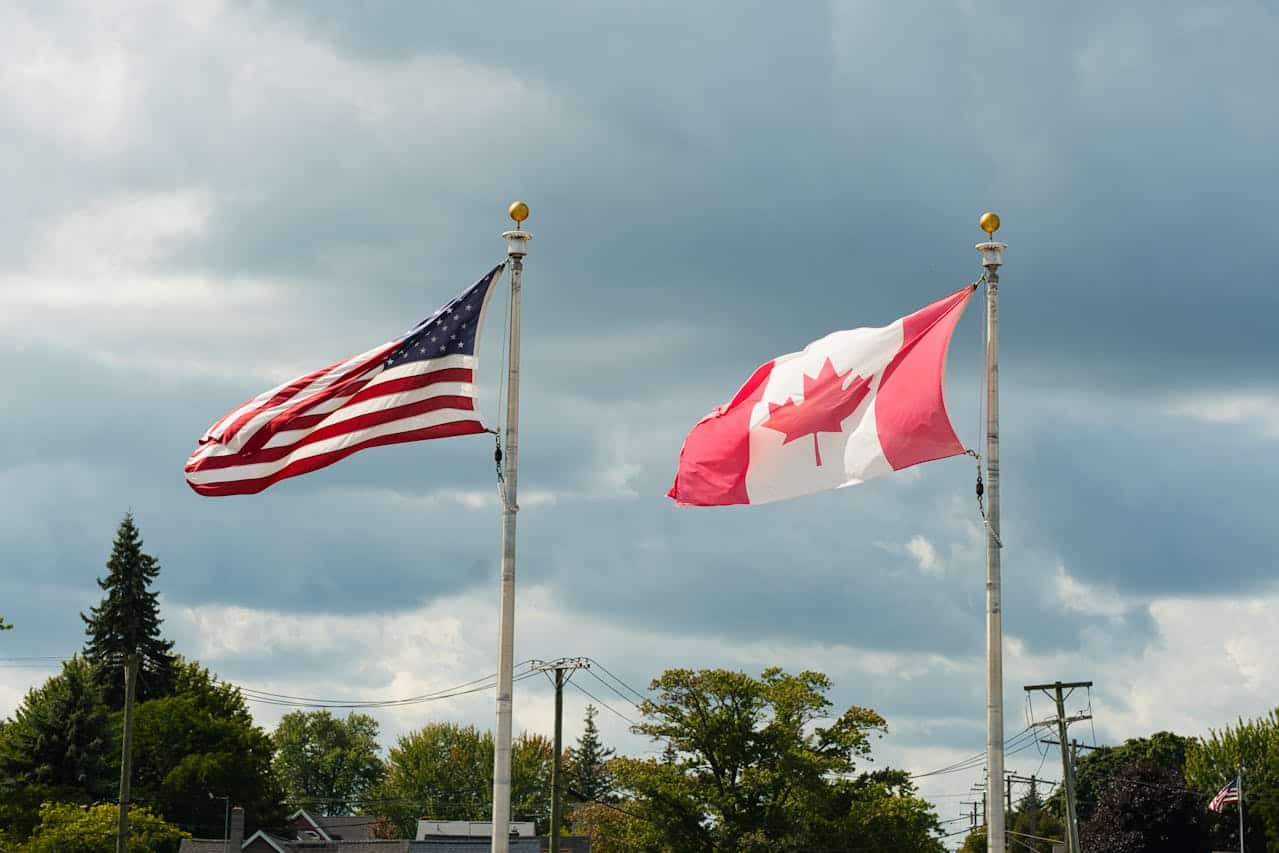 Quantas pessoas são detidas na fronteira do Canadá com os EUA?