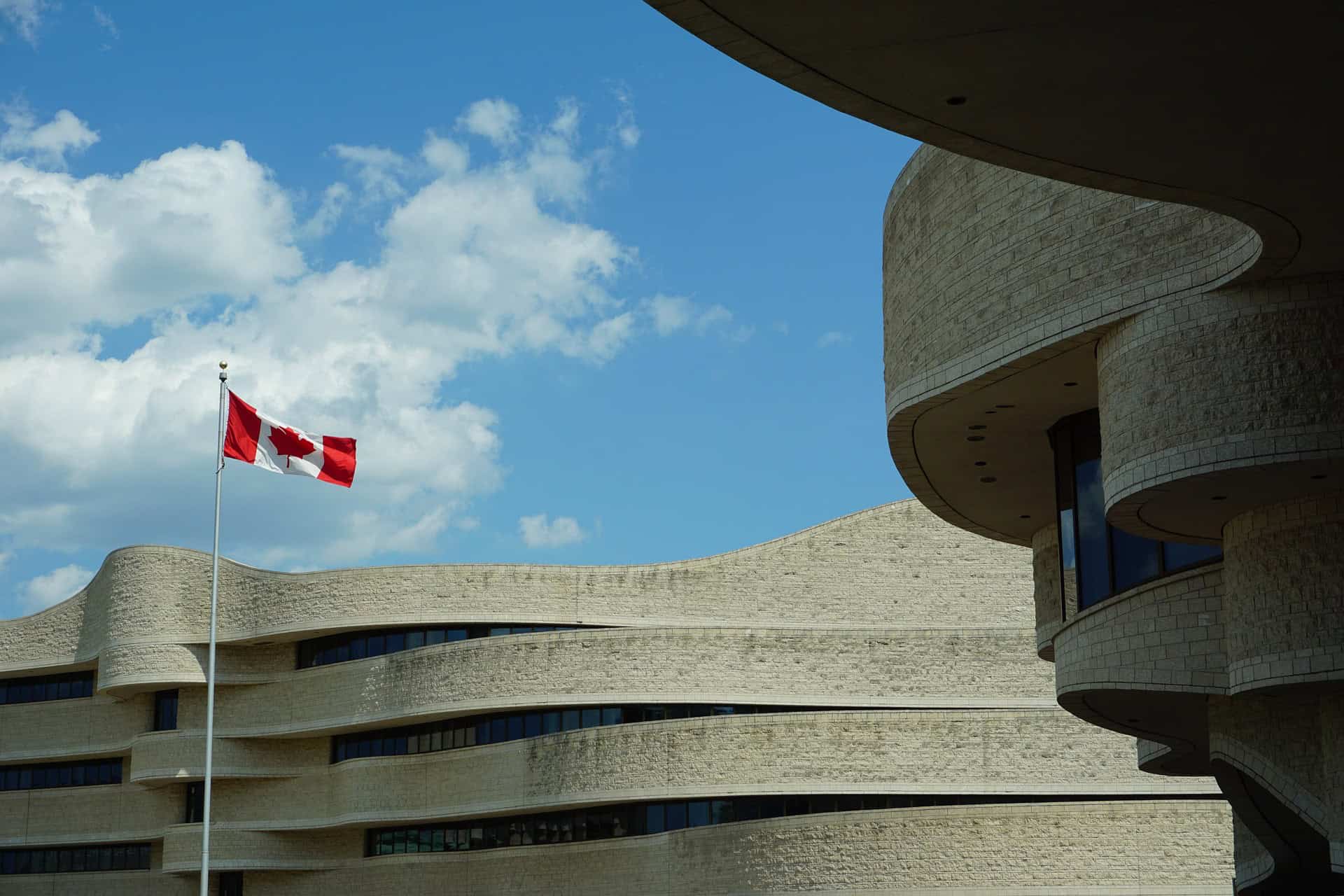 Quantos estudantes internacionais existem no Canadá?