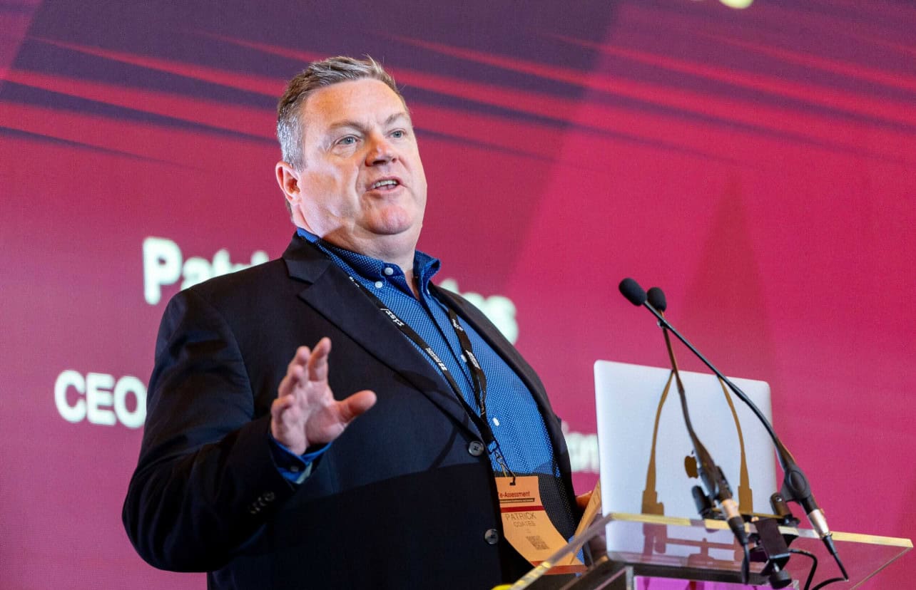 Patrick Coates, Associação de Avaliação E