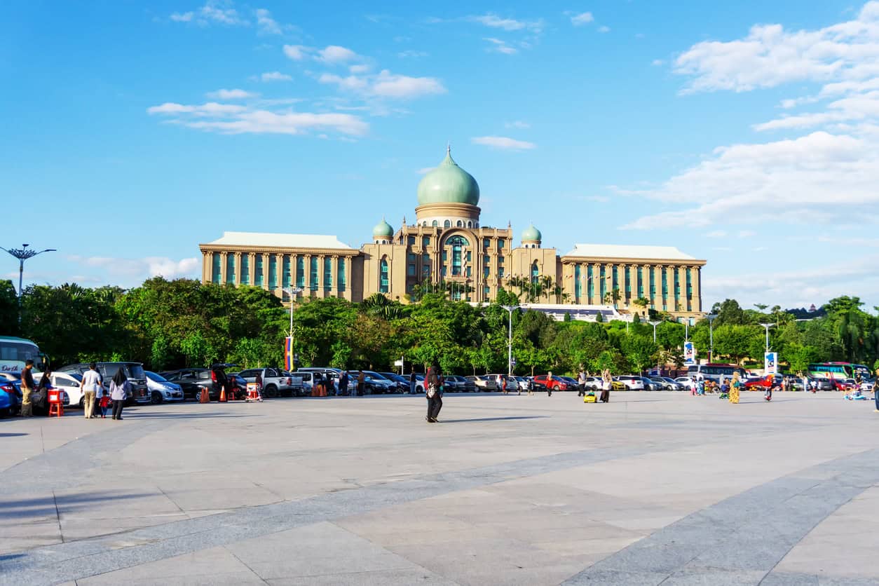 Malaysia redirects students away from the US