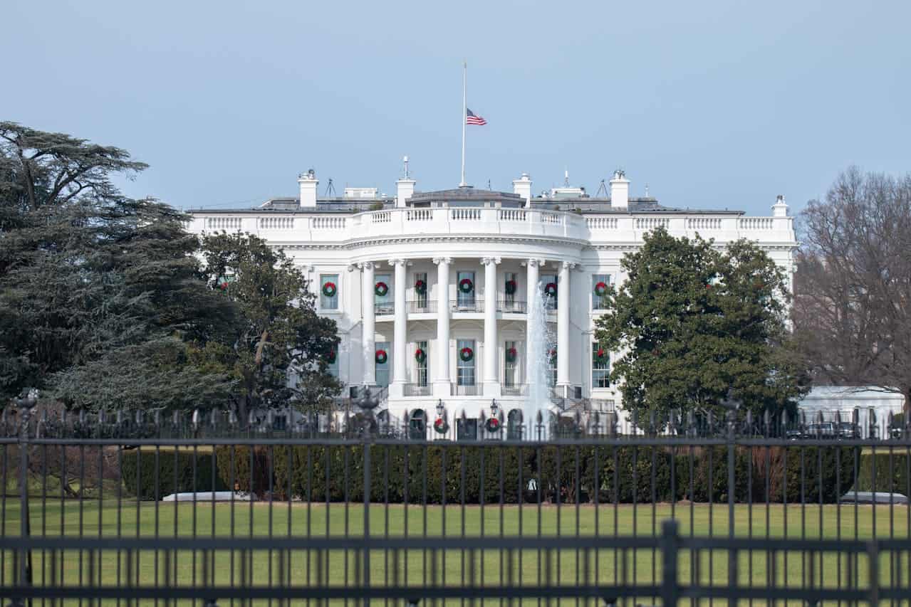 Trump Eyes Limits de tempo nos vistos de estudantes dos EUA